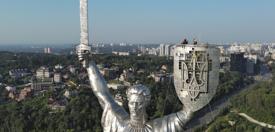 04 Россия призывает иностранных граждан и дипломатов покинуть Киев, анонсируя новые удары