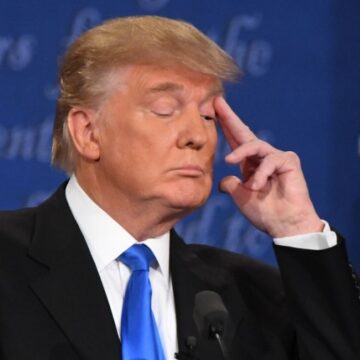 Имя Трампа присвоят аэропорту во Флориде, двум боевым кораблям и золотой монете к 250-летию США