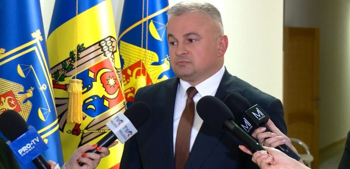 Генеральный прокурор реагирует на скандал вокруг 75 тысяч евро, найденных, по его словам, в подвале у родителей