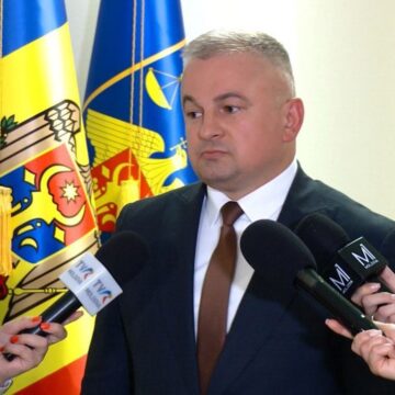 Генеральный прокурор реагирует на скандал вокруг 75 тысяч евро, найденных, по его словам, в подвале у родителей