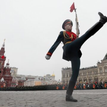 Зеленский: Украинские дроны могут «прогуляться» по параду Путина 9 мая