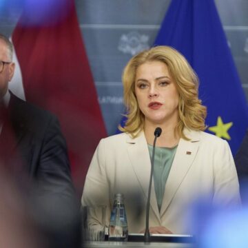 13 В Латвии премьер и правительство ушли в отставку после инцидента с дронами