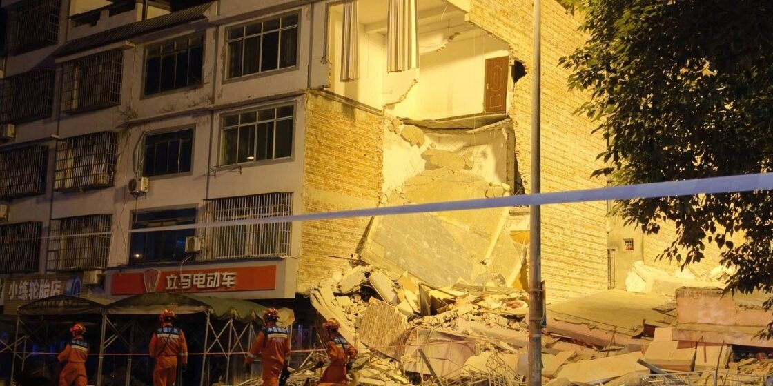 13 В Китае произошло землетрясение магнитудой 5,2: есть жертвы, тысячи людей эвакуированы