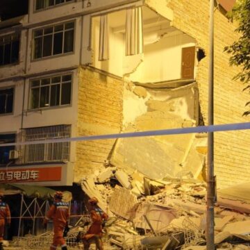В Китае произошло землетрясение магнитудой 5,2: есть жертвы, тысячи людей эвакуированы