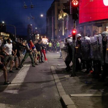 Студенческие протесты в Сербии переросли в беспорядки