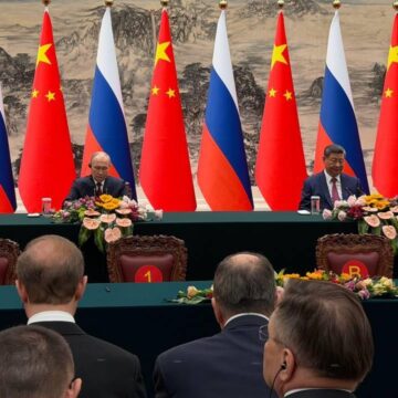 Россия и Китай углубляют отношения: Путин и Си Цзиньпин подписали в Пекине декларацию о «многополярном мире»