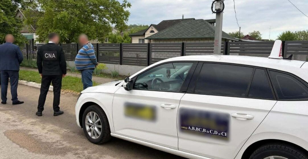 Масштабные обыски в Кэушень: сотрудники ASP и руководство автошколы задержаны за взятки