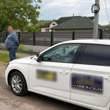 Масштабные обыски в Кэушень: сотрудники ASP и руководство автошколы задержаны за взятки