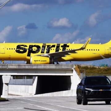 Spirit Airlines прекращает деятельность из-за цен на топливо и провала господдержки