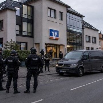 ЧП на западе Германии: вооруженное нападение на банк и захват заложников