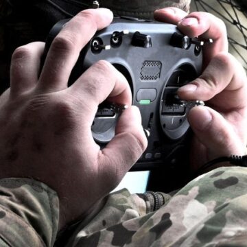 Дроны Национальной гвардии Украины «Азов» взяли под контроль воздушное пространство над городом Мариуполь. «Глубина ударов будет расти»