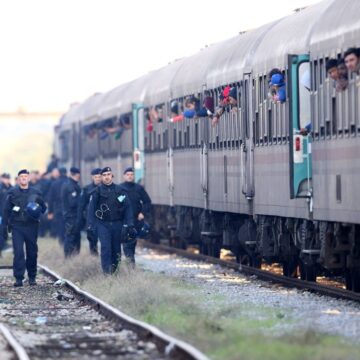 Орбан критиковал миграцию и одновременно строил лагерь для мигрантов — заявление нового премьера Венгрии