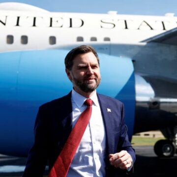 359 Джей Ди Вэнс прибыл в Швейцарию для запуска переговоров США и Ирана по ядерной программе