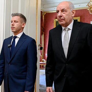 65 Начало политического кризиса в Будапеште: Президент Венгрии игнорирует ультиматум премьер-министра Петера Мадьяра