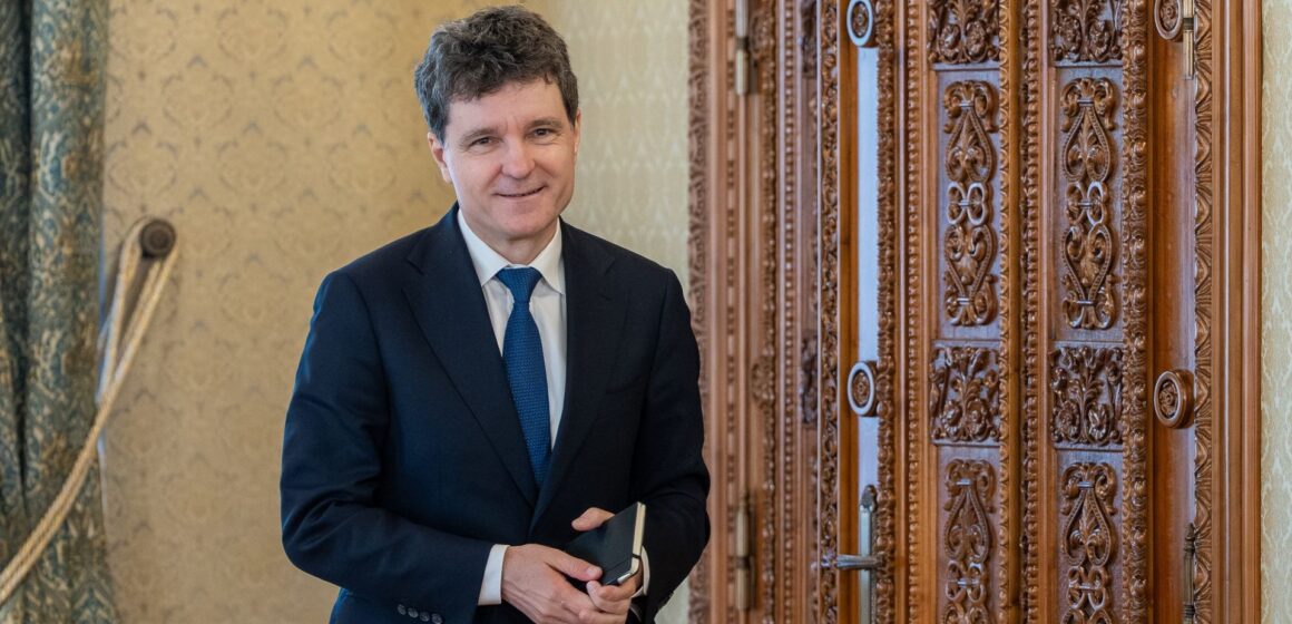 Назначение премьер-министра Румынии: Еуджен Томак рассматривается в качестве основного кандидата