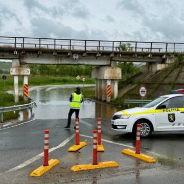 В Страшенском районе перекрыли дорогу из-за затопления моста