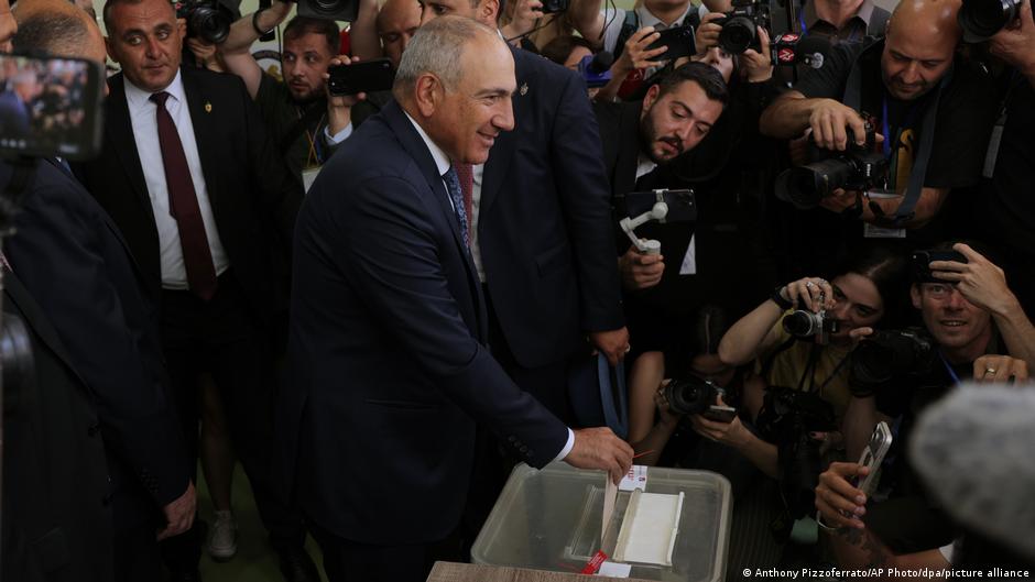 IMG_4135 Партия Пашиняна лидирует на парламентских выборах в Армении