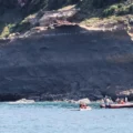 Во Франции обрушилась часть скалы: один дайвер погиб, еще один пропал без вести