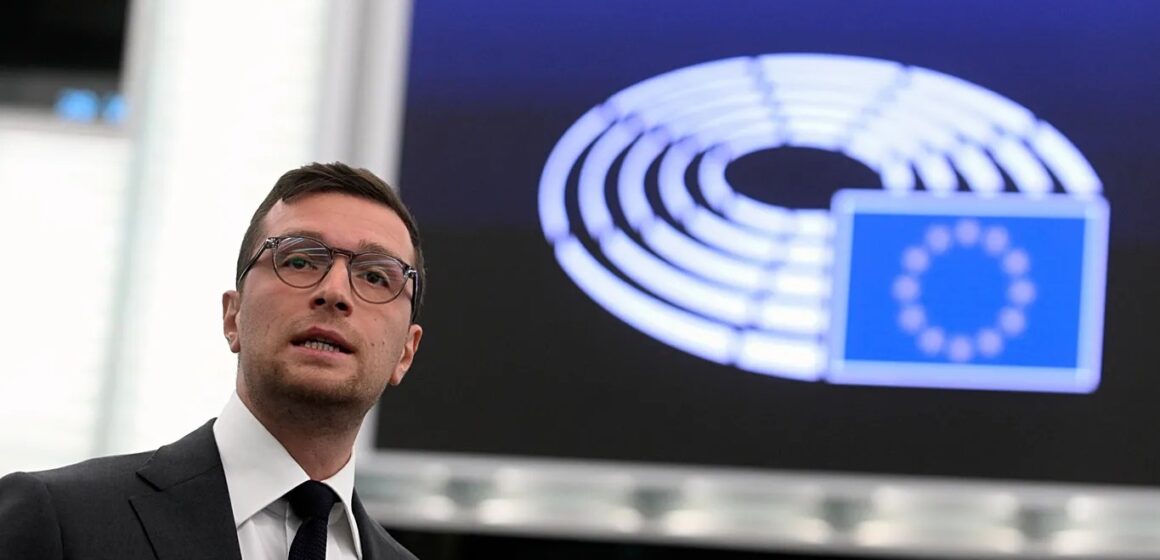 По всей Европе прошли обыски по делу о растрате средств распущенной ультраправой группы ЕС