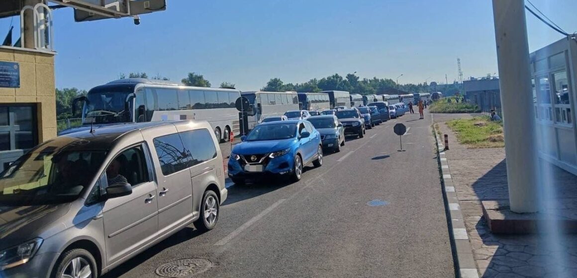 Заторы на границах: после Скулень движение затруднено и на пункте Джурджулешть – Галаць. Пограничная полиция рекомендует альтернативные маршруты