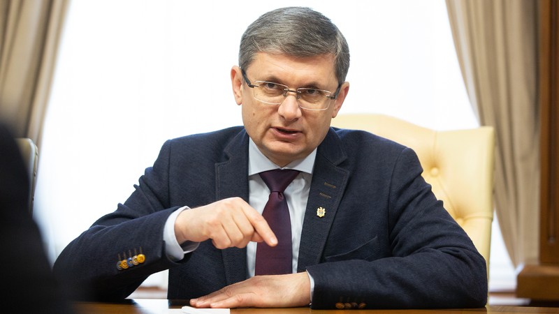 523 Сколько членов PAS занимают должности в советах государственных предприятий и какие зарплаты они получают?