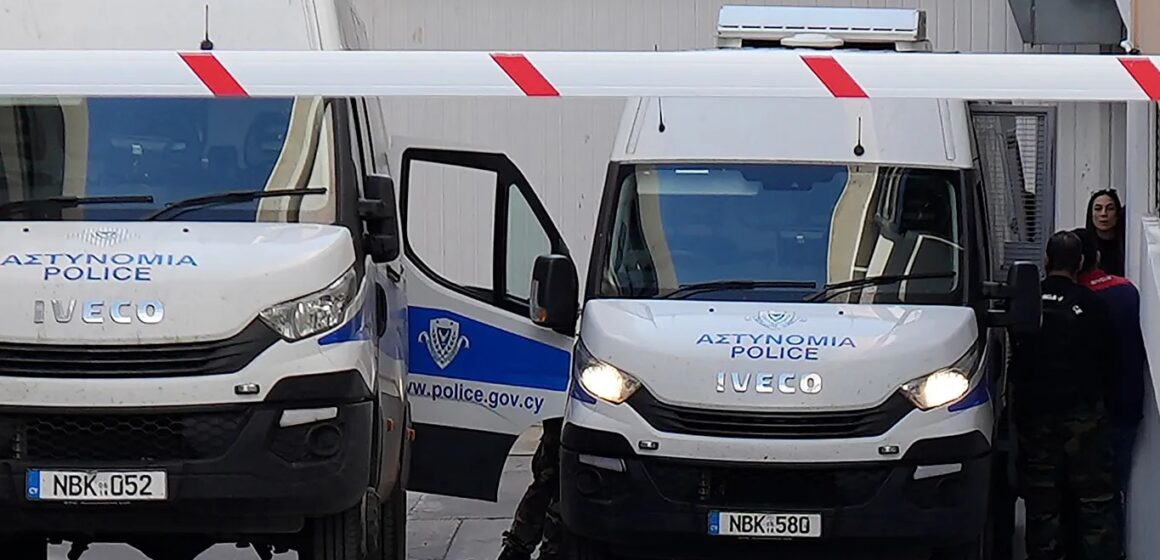 533 Отца двух погибших на Кипре детей обвиняют в причинении смерти по неосторожности