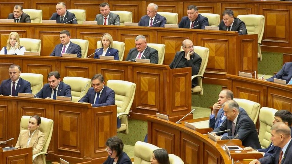 554 Реакции после отставки премьера Мунтяну: оппозиция требует досрочных выборов