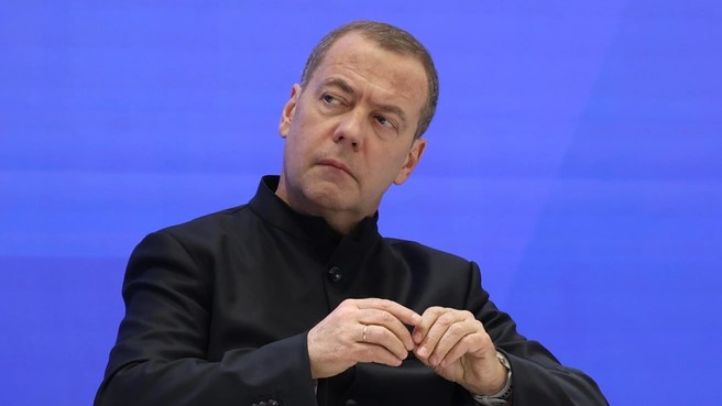 556 Дмитрий Медведев угрожает Финляндии: «Она теперь в списке ядерных целей России. Радуйся, ты достигла пика безопасности!»