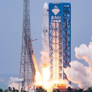 Китай впервые успешно испытал многоразовую ракету-носитель «Чанчжэн-10Б»