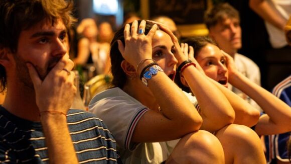 Беспорядки во Франции после поражения в полуфинале Чемпионата мира: столкновения с полицией и погромы в ряде городов
