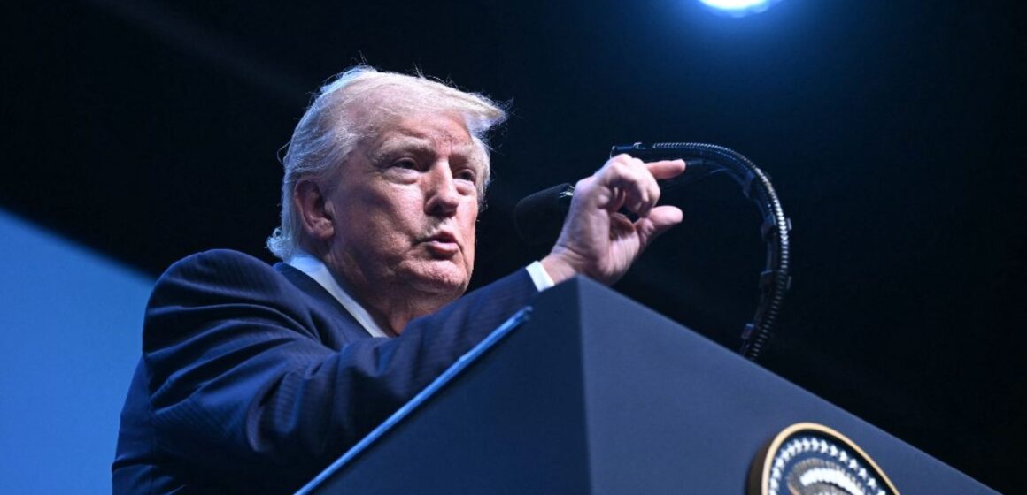 738 Трамп обвинил Китай в «крупнейшей в истории» операции по взлому данных избирателей США