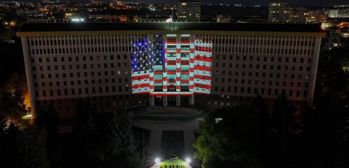 В центре Кишинэу прогремит салют в честь 250-летия независимости США