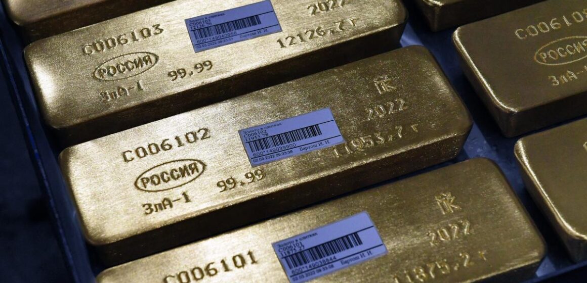 Москва продала рекордные 43,5 тонны золота для покрытия дефицита бюджета