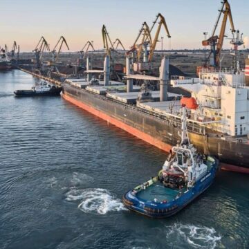 Движение судов в порты Украины приостановлено на фоне российских ударов. Дмитрий Кулеба предупредил о новом этапе войны