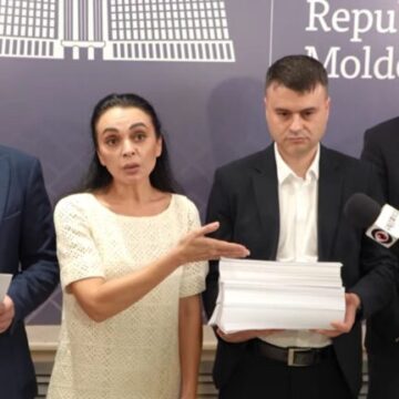 «Наша партия» обвиняет парламент в «законодательном хаосе»: на голосование в спешке вынесли более 1100 страниц законопроектов